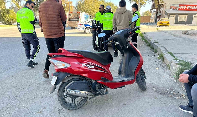 Ehliyetsiz, plakasız ve kasksız motosiklet kulanan sürücüye 23 bin TL ceza