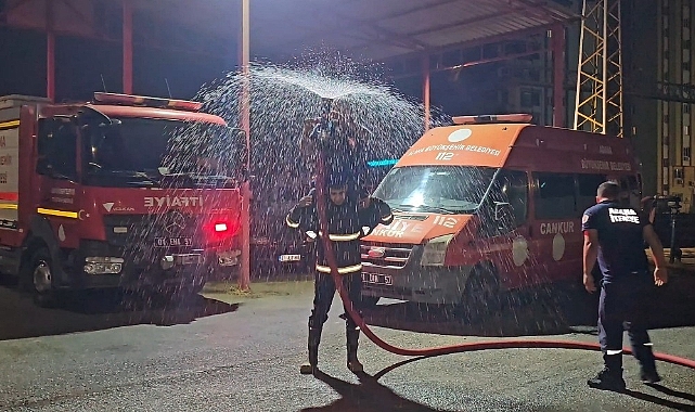 Emekli olan itfaiye erine sulu kutlama