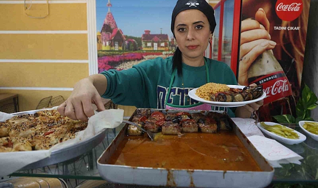 Eşini depremde kaybeden annenin yemek kazanı yetim evlatlarının geleceği için kaynıyor