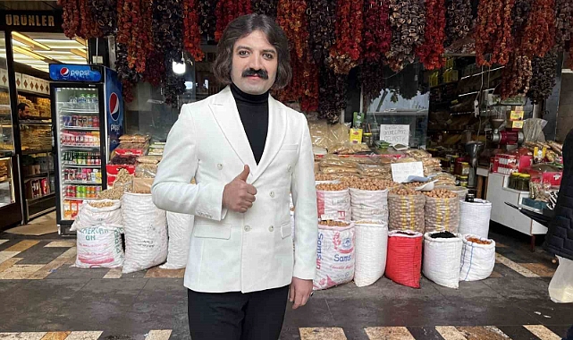 Ferdi Tayfur tarzıyla zamanı durduran Kahramanmaraşlı