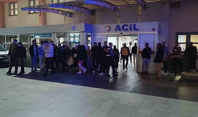 Gözaltında olan şahsa saldırdılar