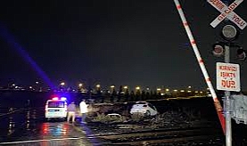 Hemzemin geçitte tren otomobile çarptı