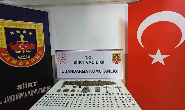 iki adreste binlerce sikke ve obje ele geçirildi