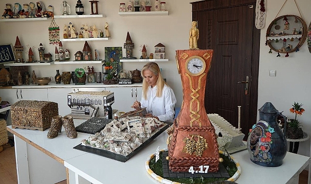 Kadınlar enkaz malzemeleriyle hatıraları yaşatıyor