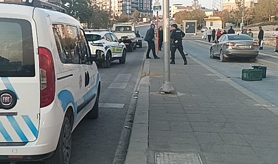 Kaldırıma çıkan otomobil 2 kadına çarptı: 1 ölü, 1 ağır yaralı