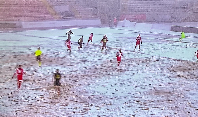 Göz gözü görmedi, bu maç neden ertelenmedi?