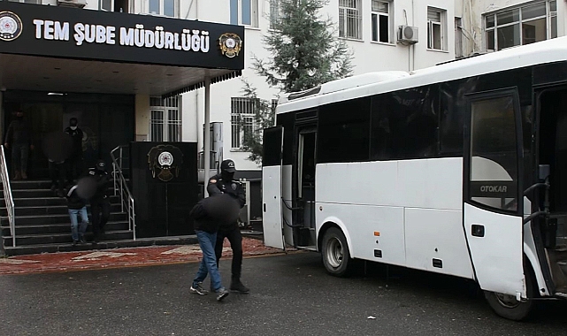 Olaylarda bir iş yerini yağmalayan 3 kişi yakalandı