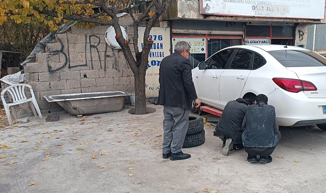 Oto lastikçilerde kış lastiği yoğunluğu
