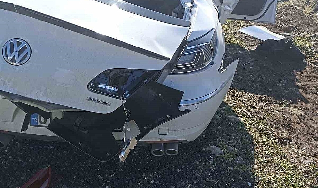Otomobilde patlayan çakmak gazları aracı bu halde getirdi: 2 yaralı