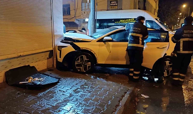 Otomobiller çarpıştı: 2 yaralı