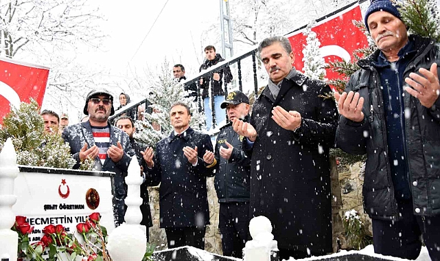 Şehit Öğretmen Necmettin Yılmaz Öğretmenler Günü’nde kabri başında anıldı