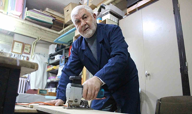 Sınıf öğretmeninin meslek aşkı: Emekli olmasına rağmen gönüllü olarak çalışmaya devam ediyor