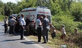 Tarım aracı devrildi: Anne öldü, oğlu yaralandı