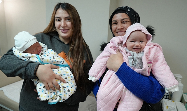 Yakın zamanda doğum yapan anne-kız, doktoru bile şaşırttı