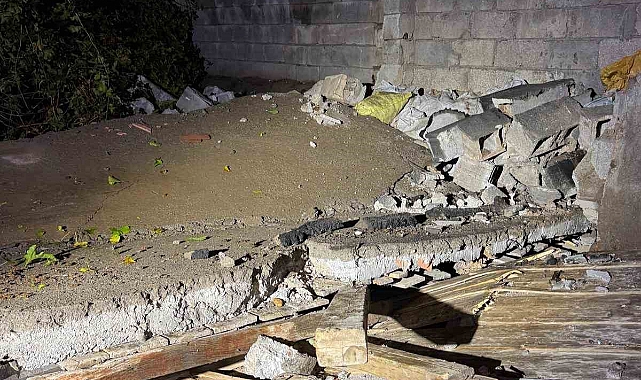 Yoğun yağış nedeniyle bina çöktü: 2 yaralı