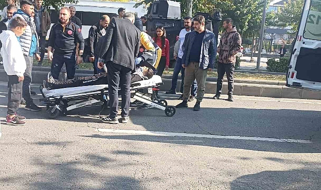 Yolun karşısına geçmek isteyen yayaya araç çarptı