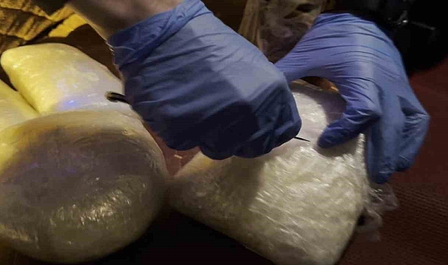 3 kilo metamfetamin ile yakalanan minibüsün sürücüsü tutuklandı