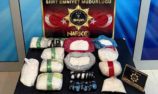 Araba koltuk döşemesine gizlenmiş 8 kilo uyuşturucu ele geçirildi