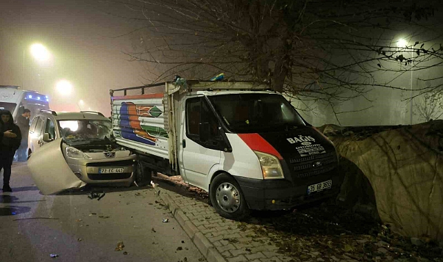 Araçta sıkışan sürücü yaklaşık 1 saat sonra kurtarıldı