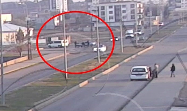 Araçtan indirdikleri şahsı cadde ortasında öldüren 3 kişi tutuklandı