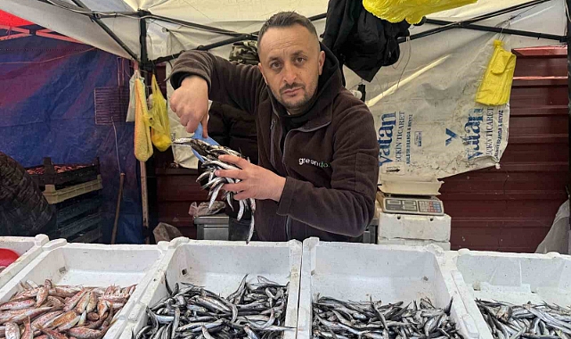 Balıkçılar denize açılamadı, tezgahtaki fiyatlar arttı