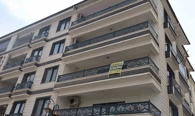 Depremle birlikte kira fiyatlarının tavan yaptığı ilçede Suriyelilerin dönüşü fiyatları düşürmeye başladı