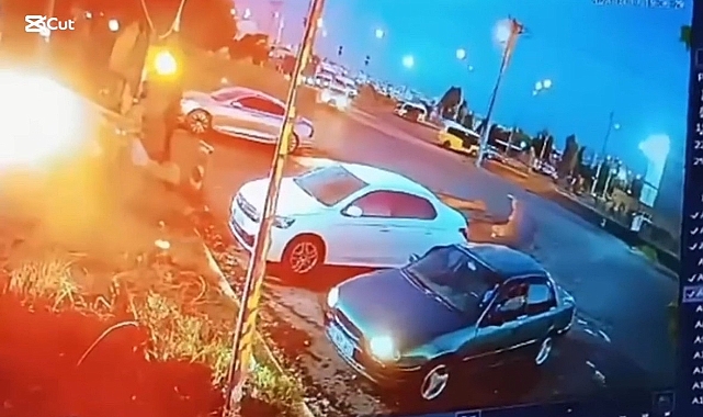 El freni çekilmeyen araç caddeye kaydı, faciayı kırmızı ışık önledi