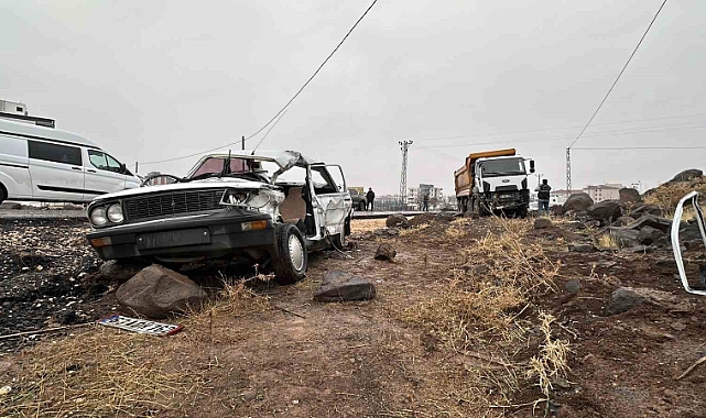 Hafriyat kamyonu otomobili biçti: 1 ölü, 3 yaralı