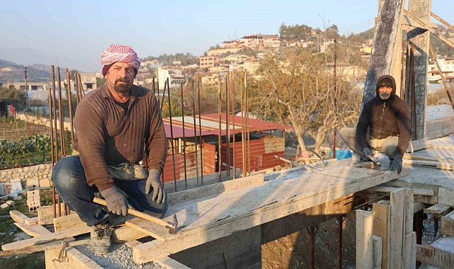Her köşesinde binaların yükseldiği Hatay’da inşaat kalıpçılarının yevmiyesi bin 750 TL’yi buldu