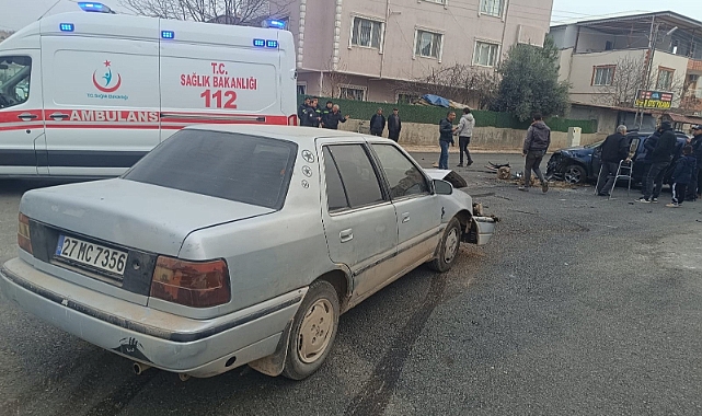 İki otomobil çarpıştı: 2 yaralı