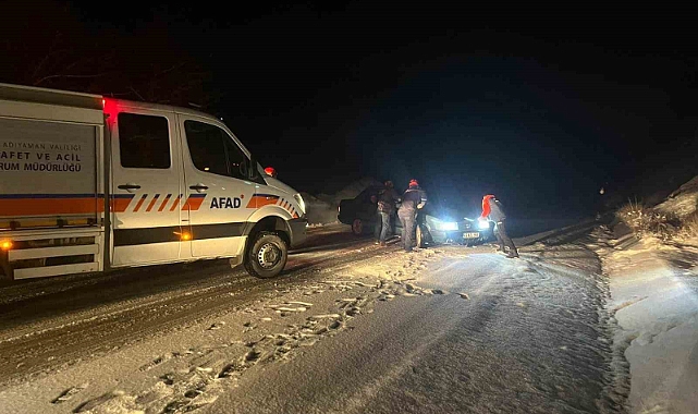 Kar nedeniyle yolda mahsur kalan 9 kişi kurtarıldı