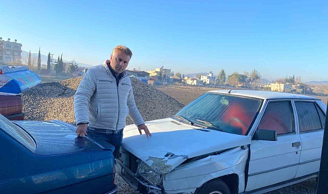 Kontrolden çıkan pikap oto galerideki araçlara çarptı