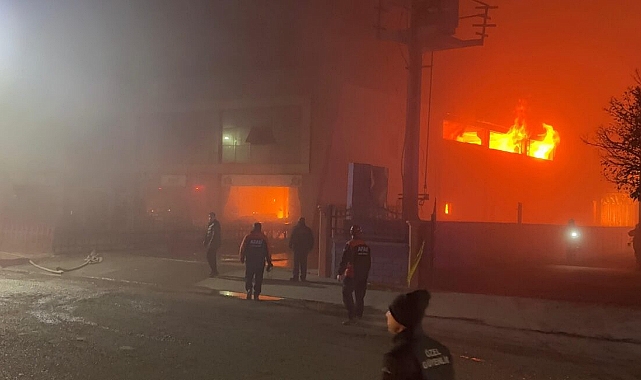 Mobilya fabrikasındaki yangın 3 saatte söndürüldü