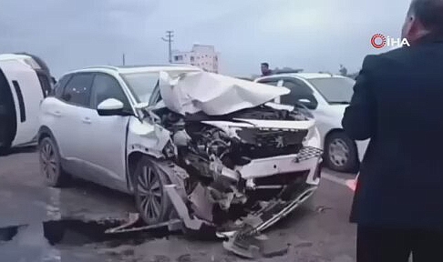 Öğrenci servisi ile cip çarpıştı: 9 yaralı