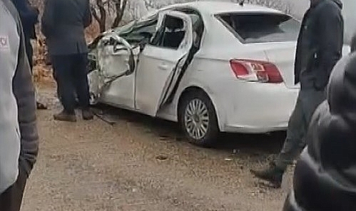 Otomobil ile halk otobüsü çarpıştı: 5 yaralı