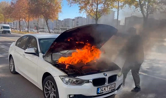 Seyir halindeki otomobilin motoru alevlere teslim oldu