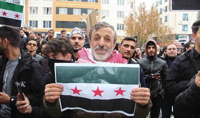 Suriyeliler Esed rejiminin düşmesini kutladı