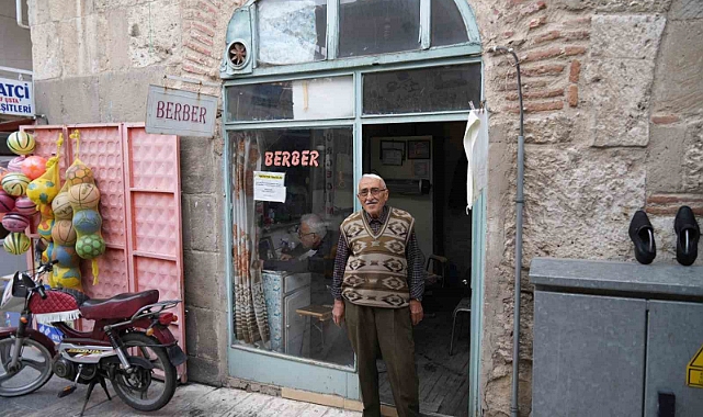 Teknolojiye aldırış etmeyen berber