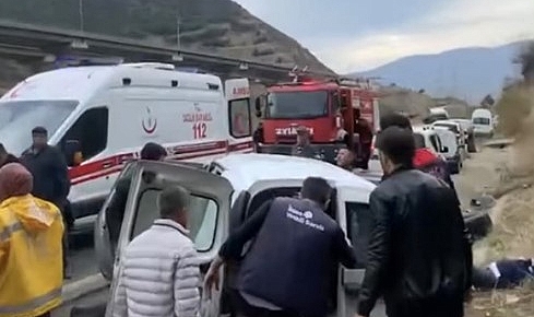 Trafik kazası: : 1 ölü, 3 yaralı
