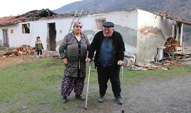 Yaşlı çift kış günü evsiz kaldı: "Sadece sırtımdaki ceket kaldı"