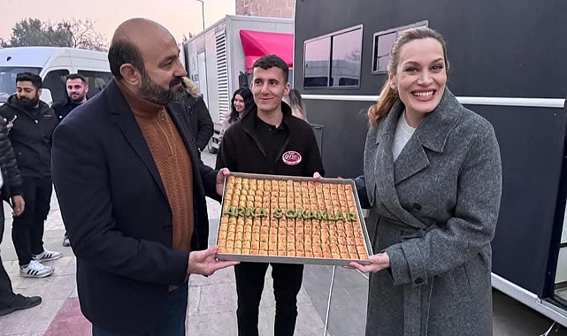 Gökçin'den 'Arka Sokaklar' ekibine baklavalı Urfa hatırlatması