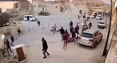 Esnaf kavgası güvenlik kamerasında: 2 yaralı