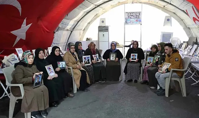 Evlat nöbetindeki anne, Regaip Kandil’inde oğlunun teslim olduğu haberini aldı