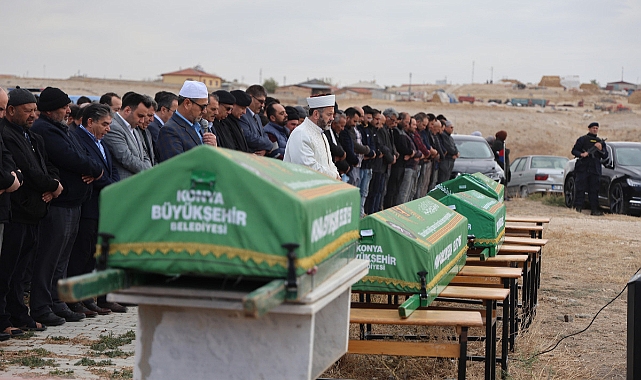 Kazada hayatını kaybeden 5 kişi toprağa verildi