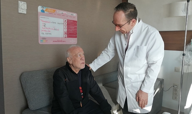 Midesi ve yemek borusunun yarısı alındı, hayata tutundu