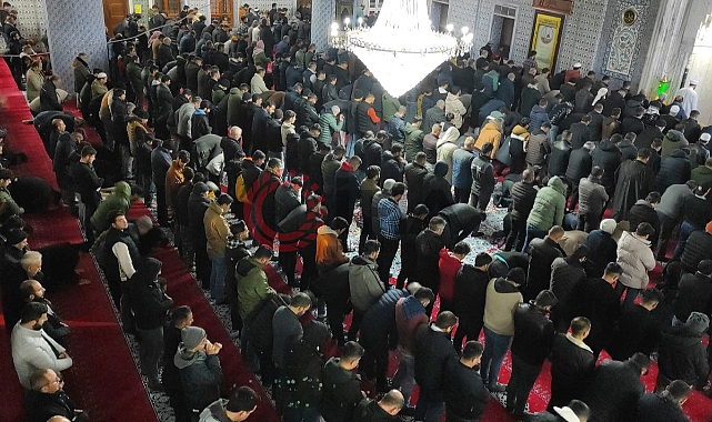 Miraç Kandilinde Urfalılar Dergah'a akın etti