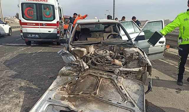 Otomobil bariyerlere çarptı: 2 yaralı