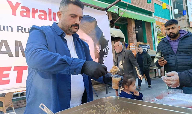 Sanatçı Ferdi Tayfur için helva dağıtıldı