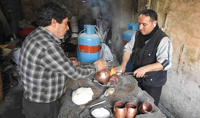 Son kalaycı ustaları mesleklerini yaşatmaya çalışıyor
