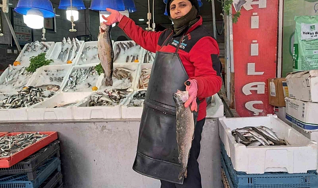 Tek kadın balıkçısı dede mesleğini sürdürüyor